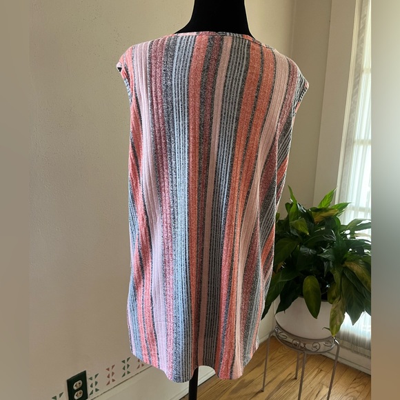 Another Reason Women’s Sleeveless Vertical Striped Top - Size Large - Picture 4 of 8